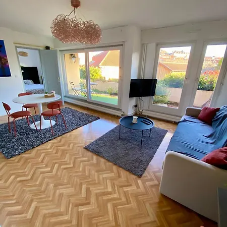 Vue Les Pieds Dans L'eau *